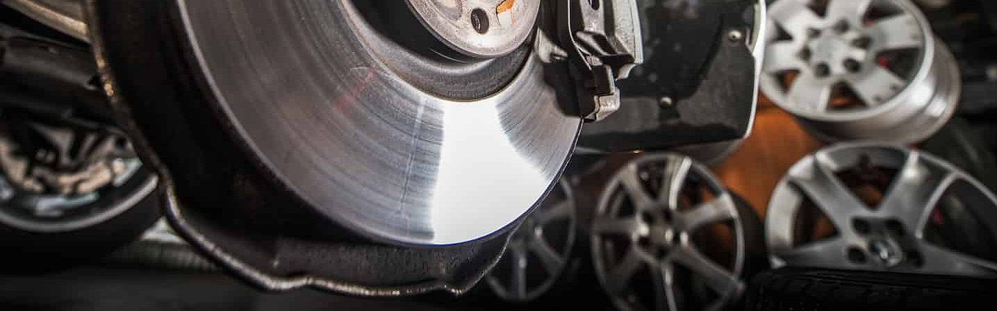 Замена передних тормозных колодок + чистка/смазка тормозных механизмов Renault Koleos i (2008-2015)